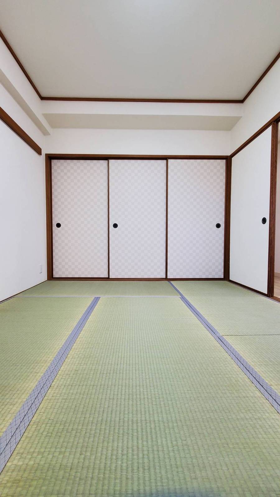 残した和室。畳と襖を入れ替えた